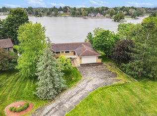 7038 Driftwood Dr, Fenton, MI