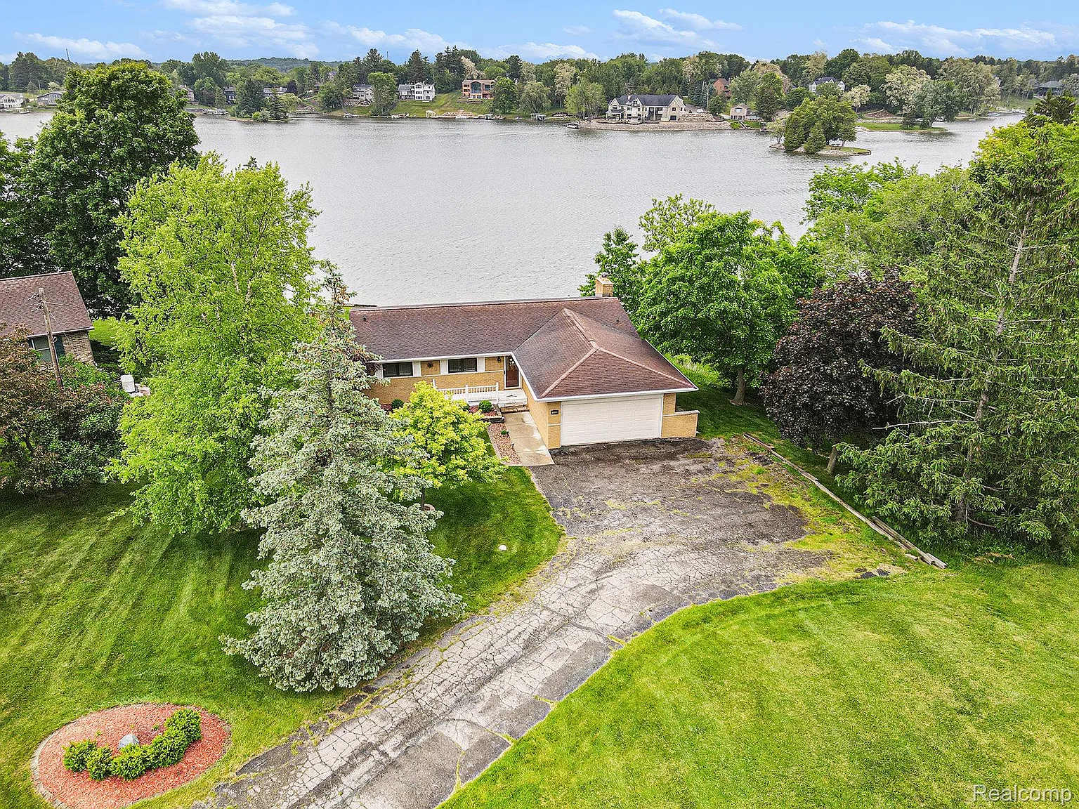 7038 Driftwood Dr photo 1
