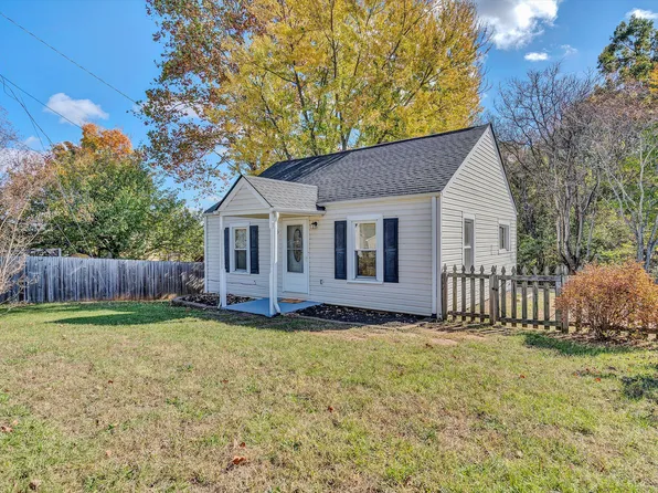 5 Bowles Dr, Rocky Mount, VA 24151