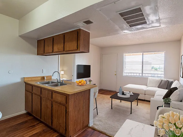 Falcon Court Apartments — Photo 16