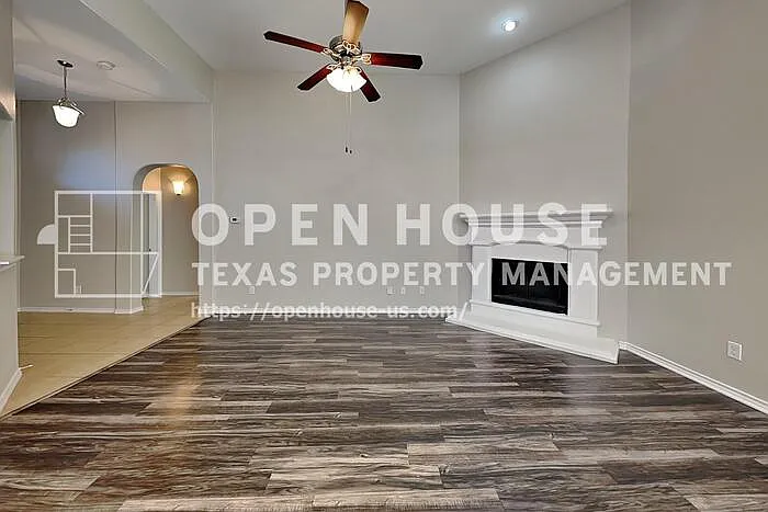 3 bed, 2.0 bath, 1706 sqft, $2,180 — Photo 3