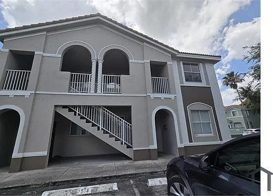 3 bed, 1100 sqft, $1,950 — Photo 2