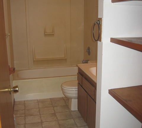 5th image of 3545 Silverleaf Ave #B