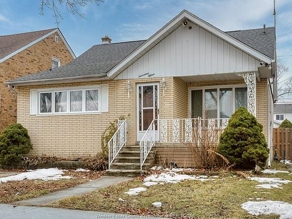 3rd image of 1715 Alexis Rd