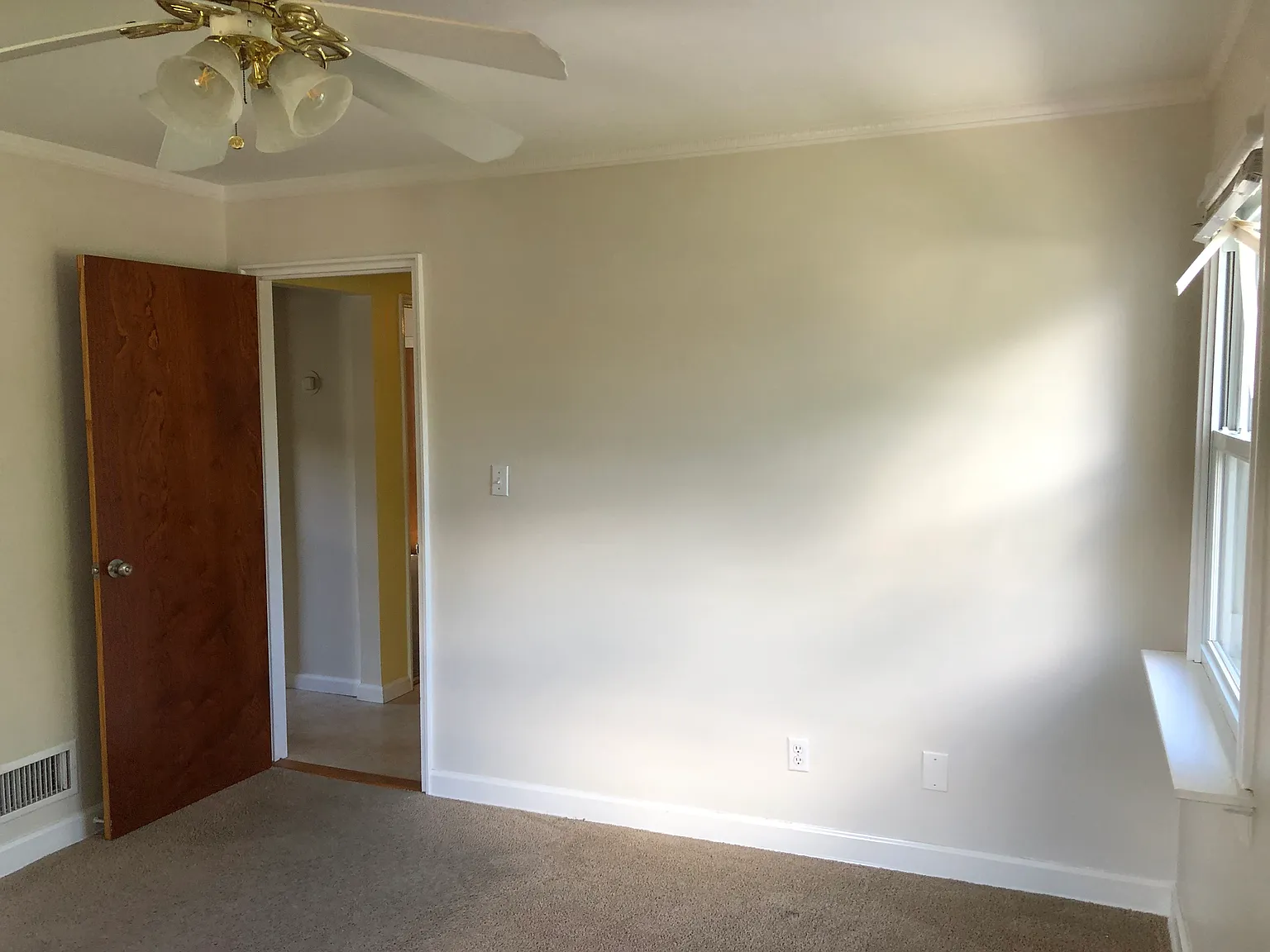 36 E Devonia Ave — Photo 3