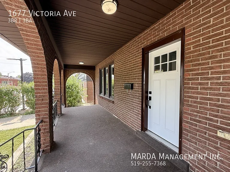 1677 Victoria Ave — Photo 3