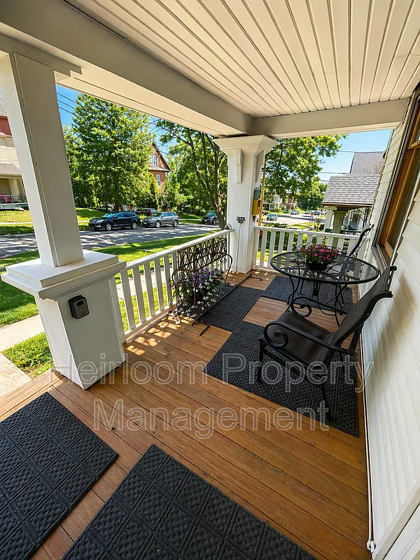 Building Photo - 421 N 18th Ave E #2
