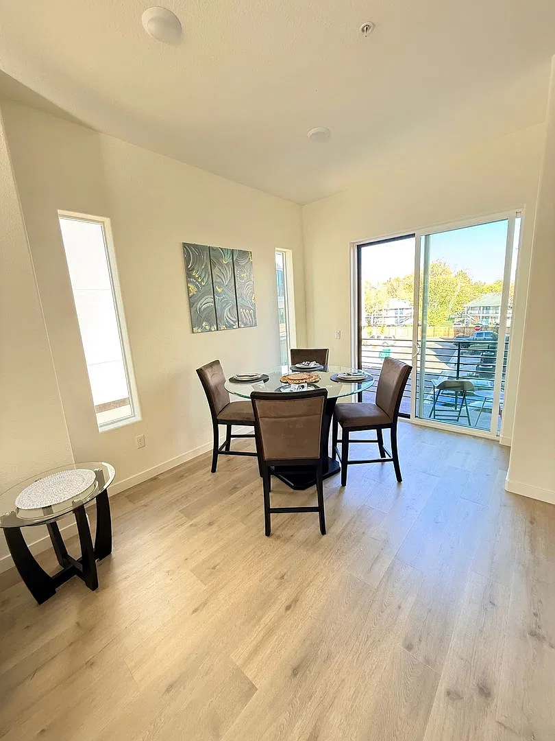 Elegant Riverside Escape New Townhome Steps from the Truckee River — Photo 3
