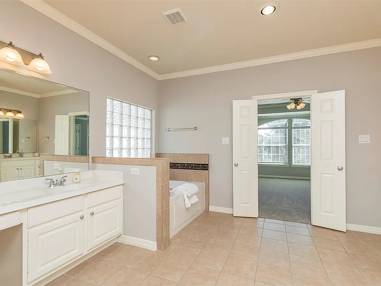 10126 Holly Chase Dr — Photo 31