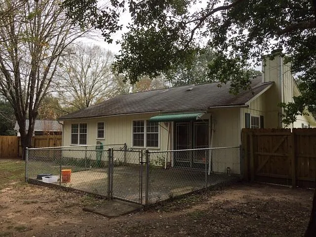 1097 Lovers Ln — Photo 15