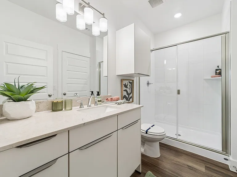 Mansions of Denton | A2 Bathroom