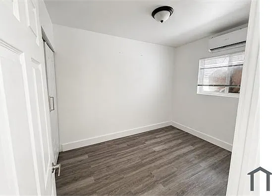1885 SW 4th St #3 — Photo 1