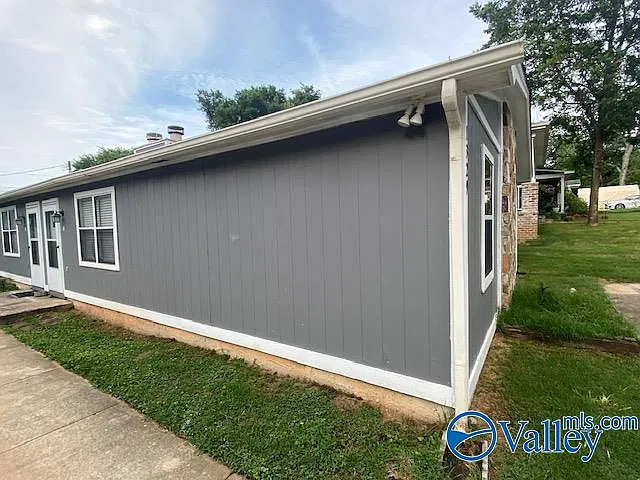 1329 Stevens Ave NE — Photo 3