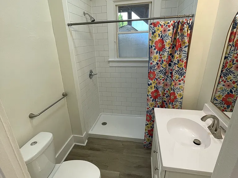 523-525 W Charles St #523 — Photo 8