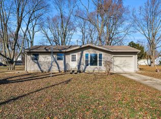 1045 Eastview Dr, Paxton, IL 60957
