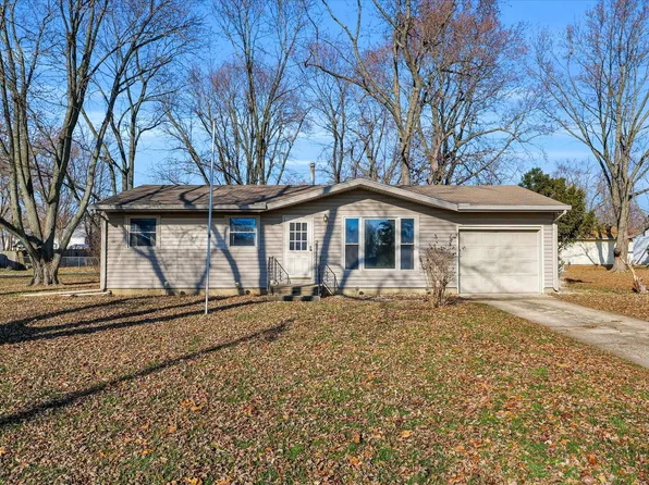 1045 Eastview Dr, Paxton, IL 60957
