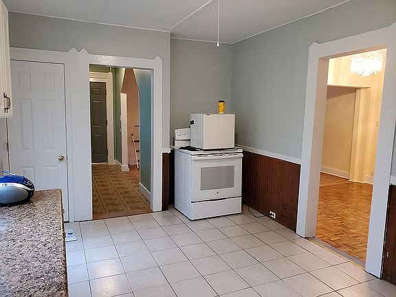 kitchen leads to diningroom