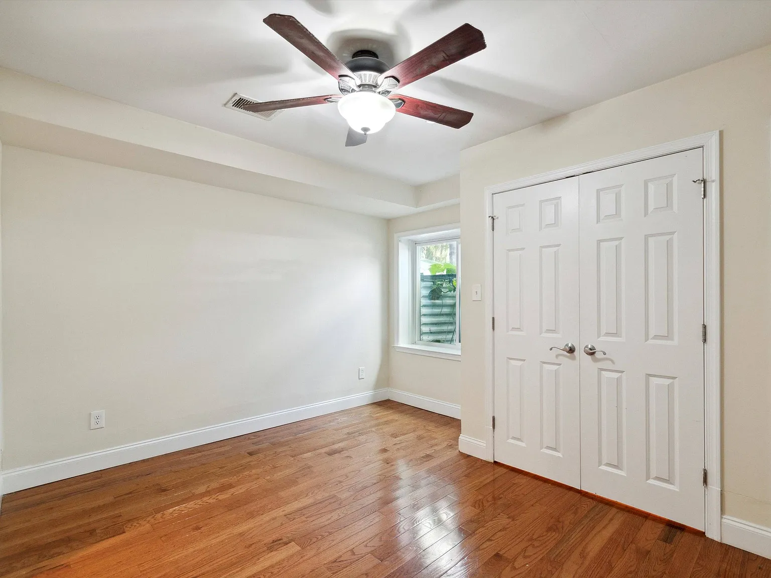 1424 Willington St — Photo 3