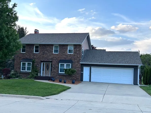 1317 2nd St SE, Oelwein, IA 50662