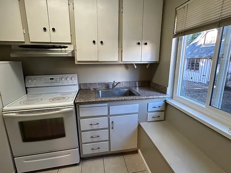 2533 Hillegass Ave #106 — Photo 7
