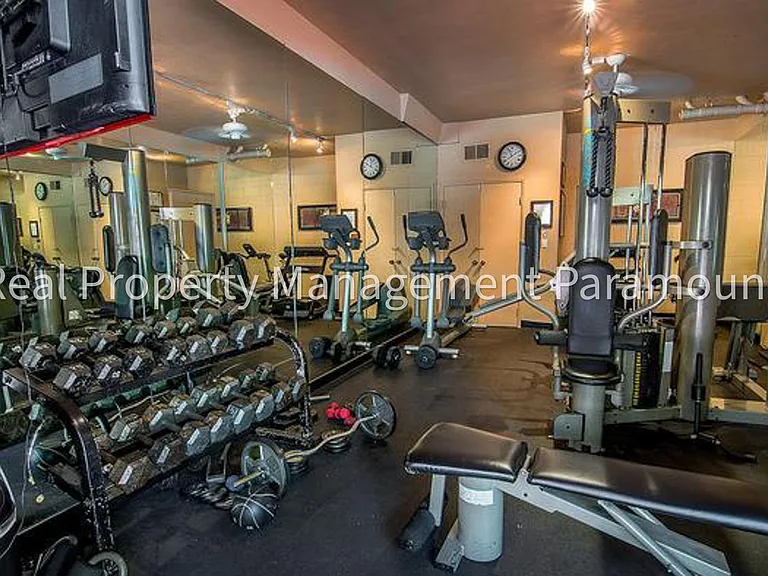 2700 Cahuenga Blvd E #1306 — Photo 16