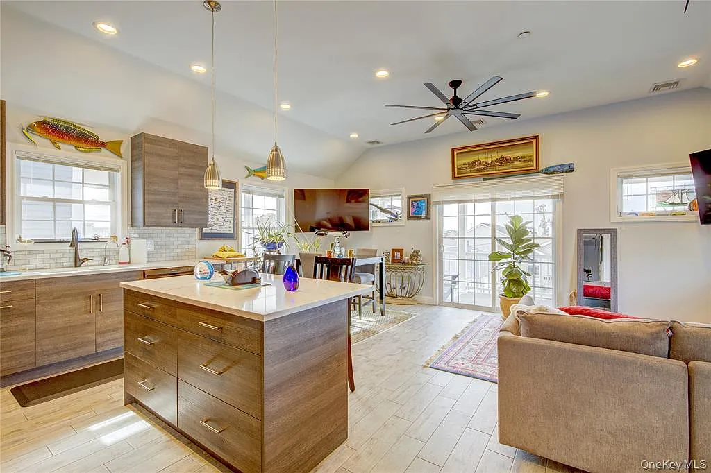 2 bed, $3,000 — Photo 1