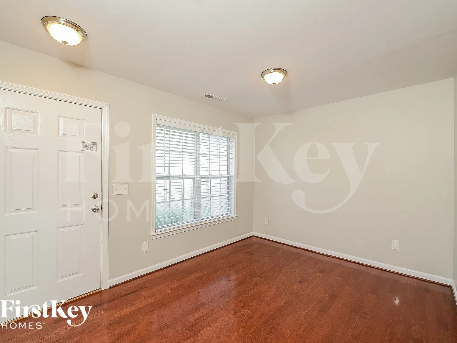 3 bed, 2.0 bath, 1820 sqft, $2,210 — Photo 2