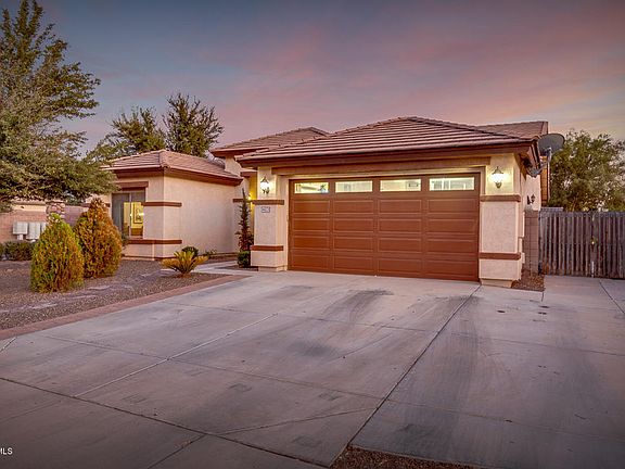 3rd image of 44271 W Adobe Cir
