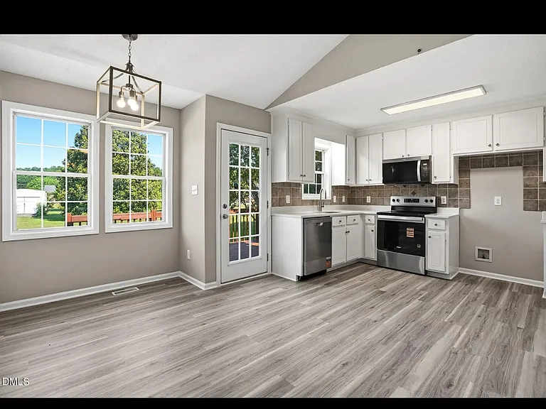 114 Serenity Dr — Photo 5