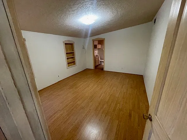 3 bed, 2168 sqft, $2,400 — Photo 4