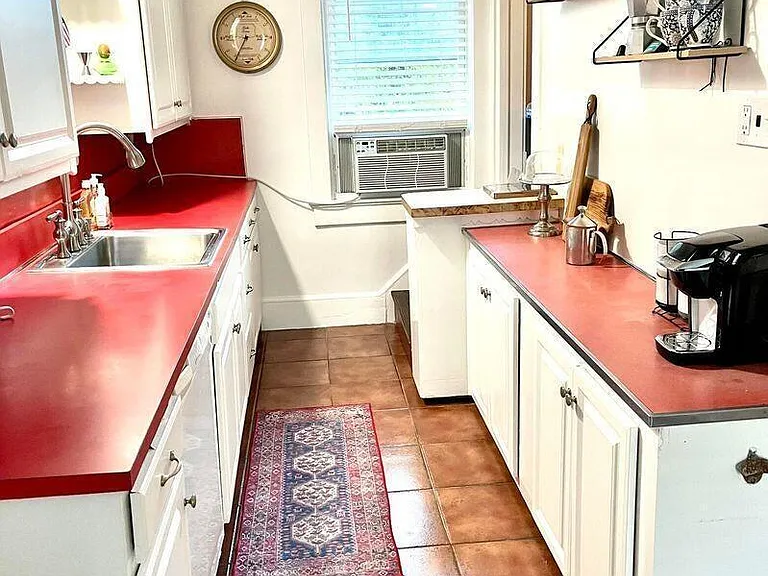334 Washington Ave — Photo 9