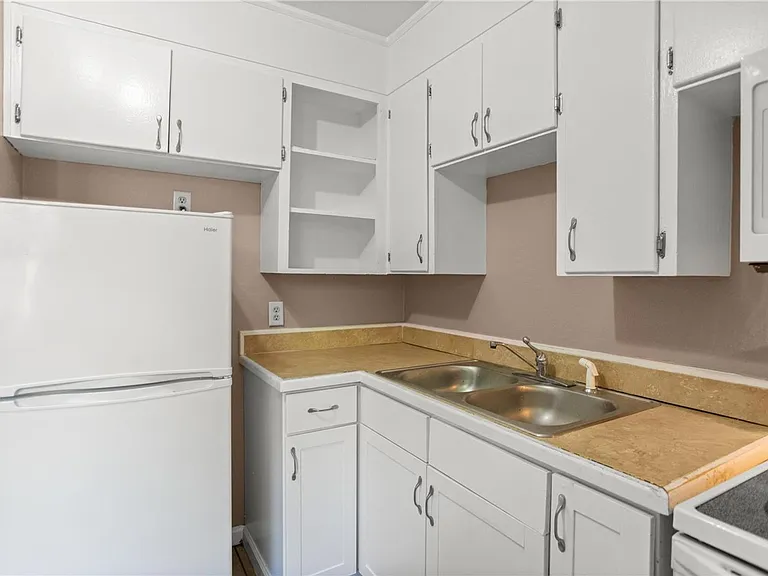 2150 NE 3rd St — Photo 5