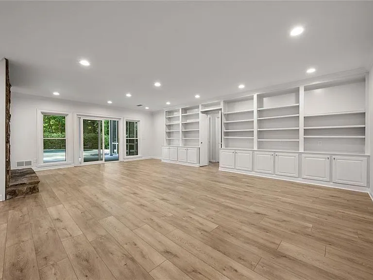 1260 Heards Ferry Rd — Photo 48