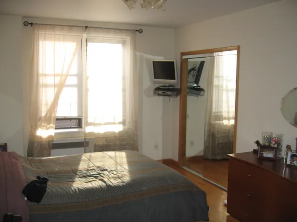 1237 Avenue Z image 1 of 8