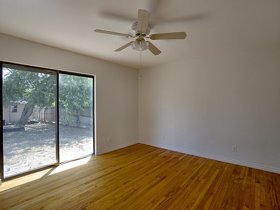 3rd image of 6702 Hyacinth Ln