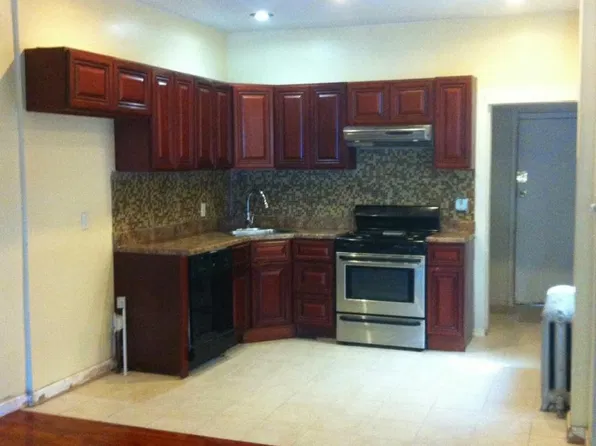 5813 Master St, Philadelphia, PA 19131
