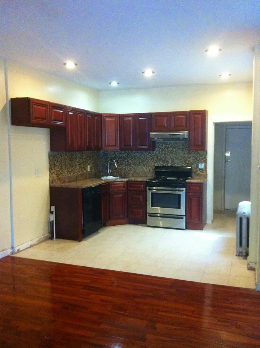 5813 Master St photo 1