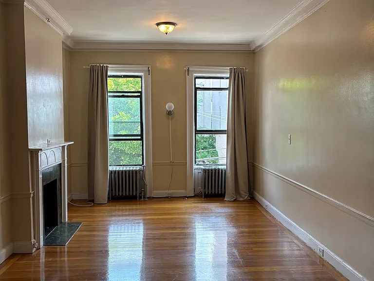 559 45th St #2 — Photo 3
