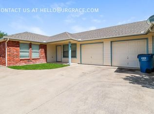 136B S Stewart St, Azle, TX 76020