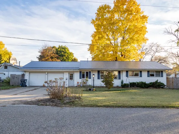 402 Durkee St, Lawton, MI 49065