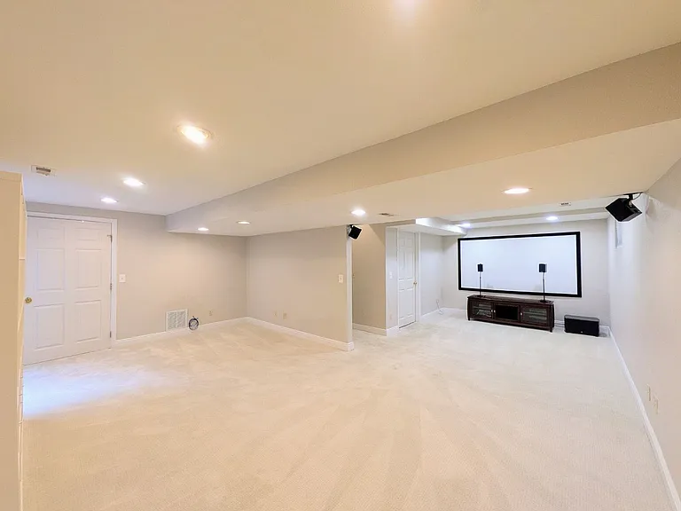 7467 Exeter Pl — Photo 21