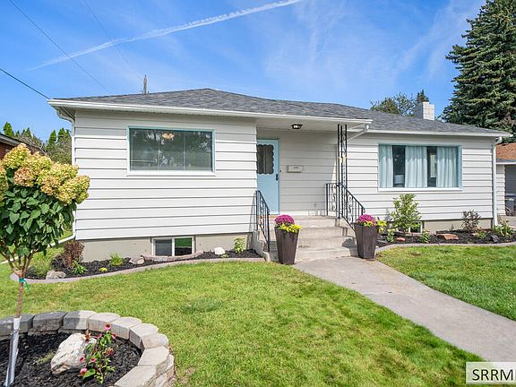 3rd image of 1085 Syringa Dr