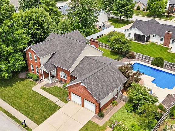 5th image of 616 Dustin Ln