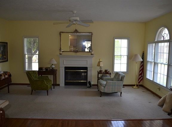 5th image of 404 Hollybush Ln