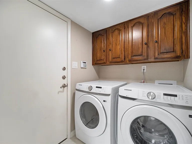 4424 Odessa Dr — Photo 17