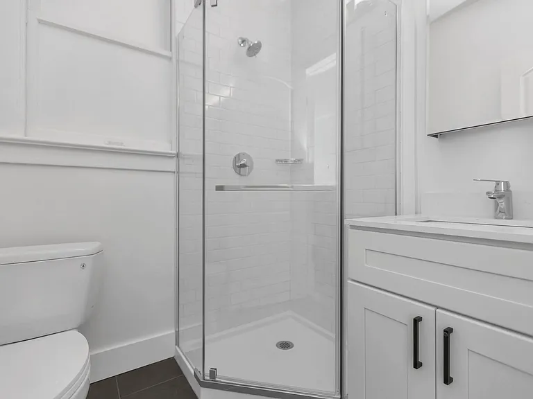 1030 Larkin — Photo 7