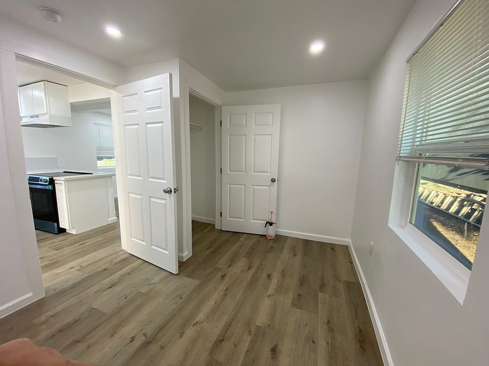 1st bedroom by the kitchen