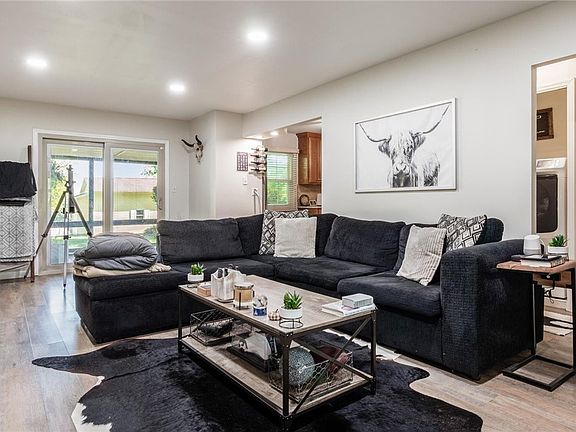 5th image of 355 Skyline Dr