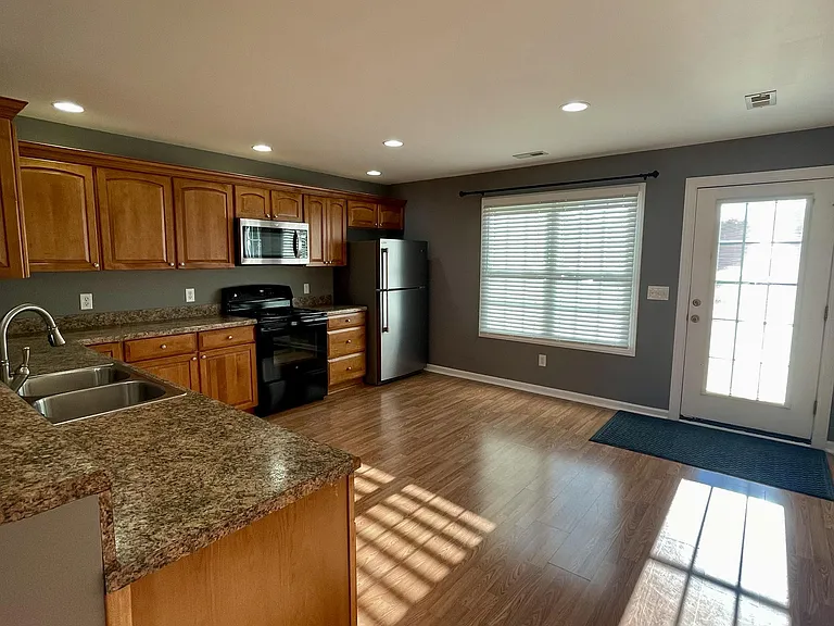 218 Colonnade St — Photo 5