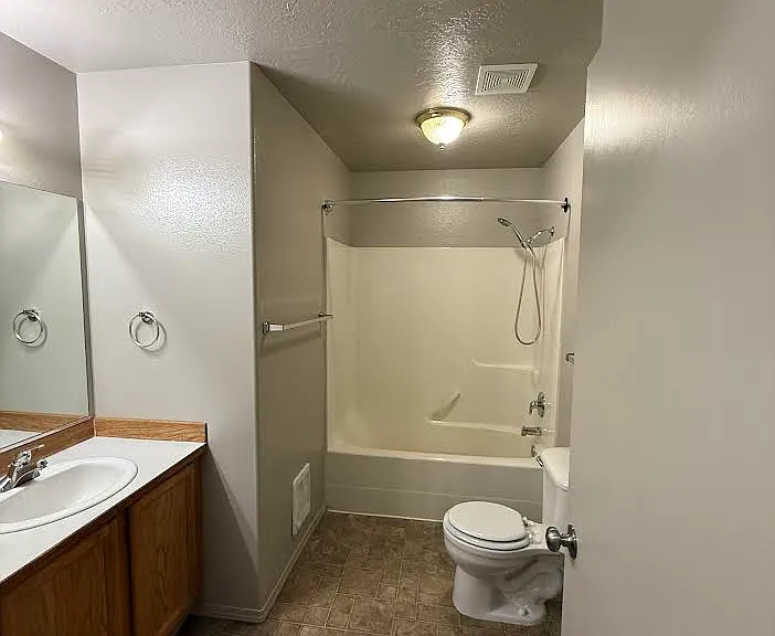 1611 E Coeur D Alene Ave — Photo 5